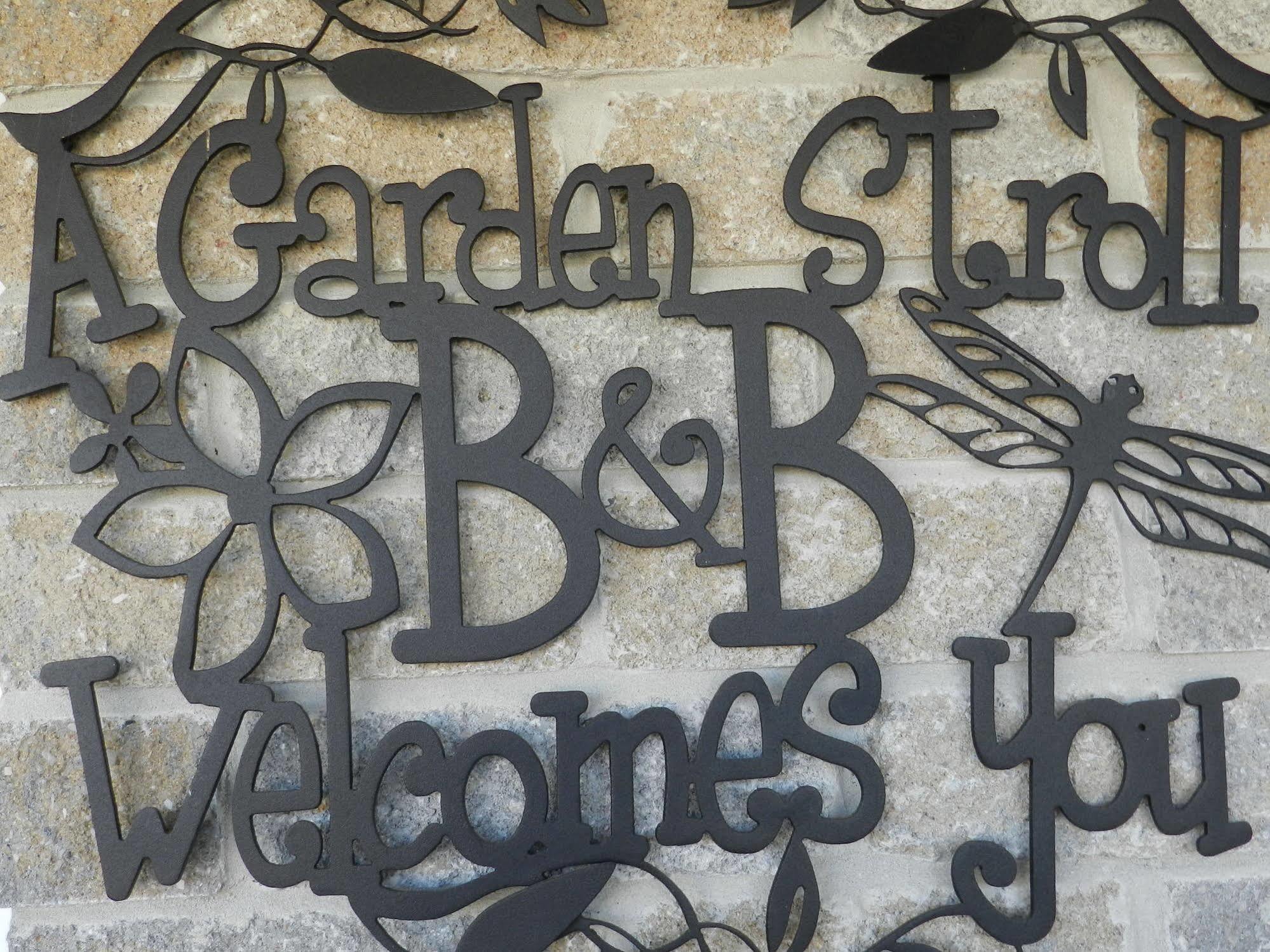 A Garden Stroll Bed & Breakfast Stratford Exterior photo